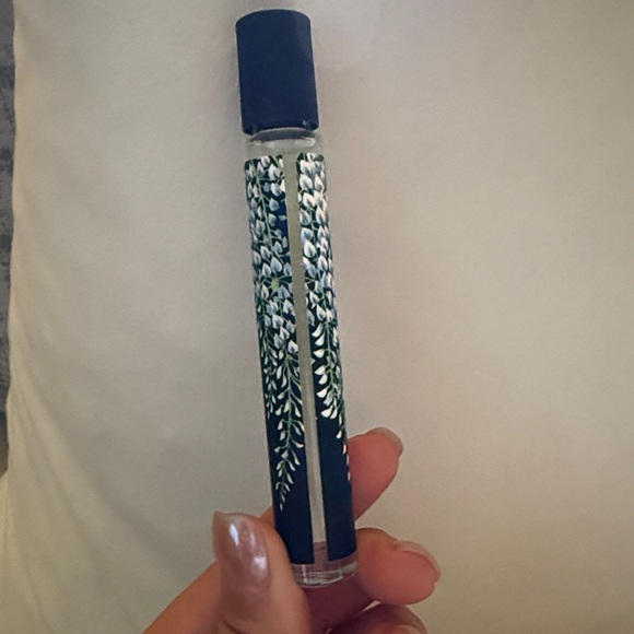 NEST Fragrances, Wisteria Blue Eau de Parfum Roller Ball - Picture 4 of 4